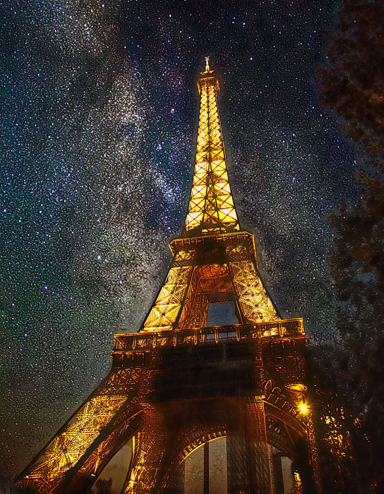 Eiffelturm bei Nacht mit Sternenhimmel