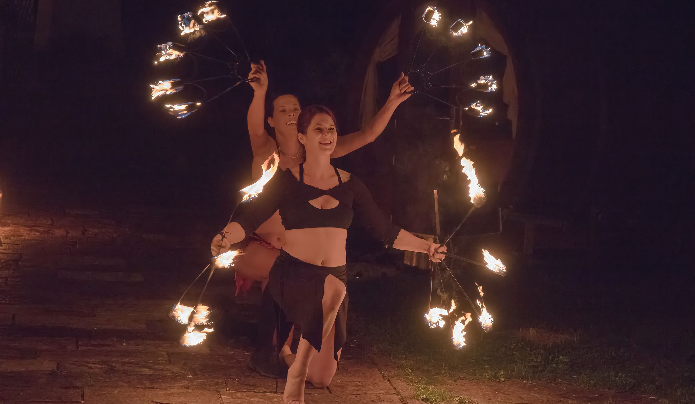 Die Zauberin mit ihrer Feuershow